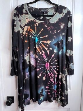 Greater Good Black Tie-Dye Floral Butterfly Burst Shark Bite Tunic Top. L/XL.